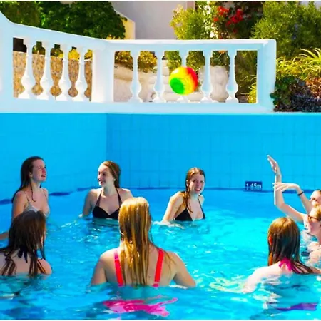 Vakantiehuis Junior For Up To 10 Vacationers Full View